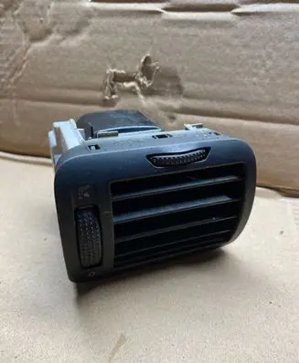 Volkswagen PASSAT B5 Dashboard side air vent grill/cover trim 3B0819703A