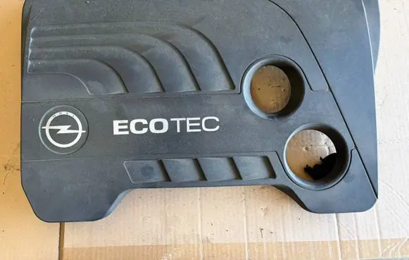 Opel Astra J Engine cover (trim) 55596719 55596720 315671560