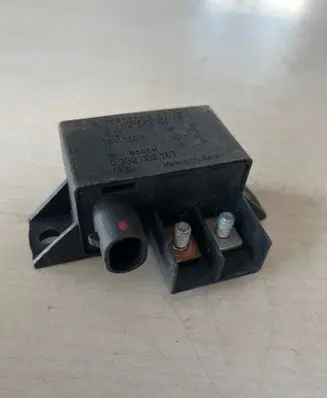 Mercedes-Benz E W211 Charging relay A0025426419 12V100A 0332002167