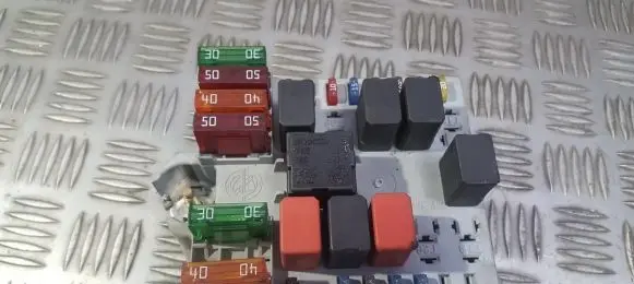 Alfa Romeo 147 Fuse box set 46558759 07901