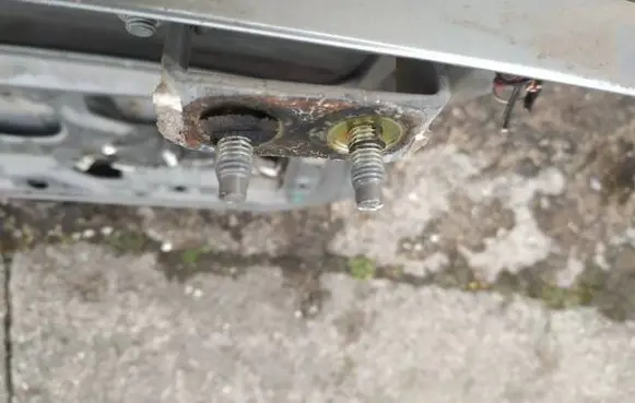 Nissan X-Trail T30 Tailgate/trunk/boot hinge