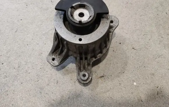 Mercedes-Benz E W213 Engine mount bracket A2132403400
