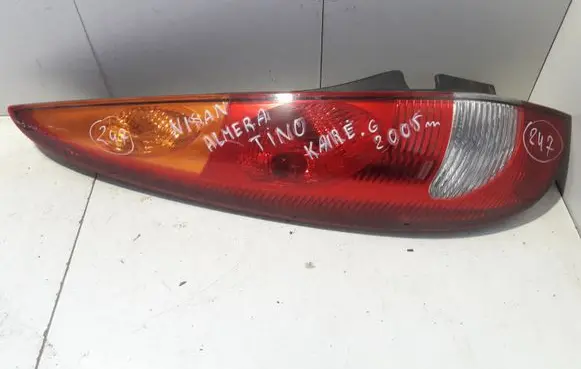 Nissan Almera Tino Rear/tail lights