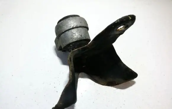 Engine mount bracket