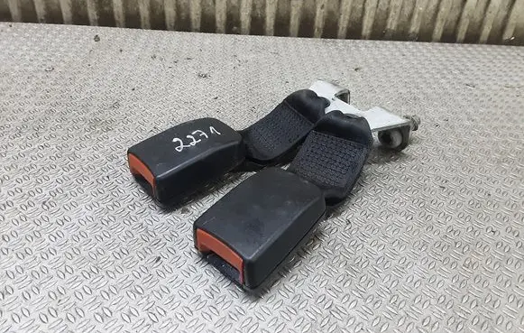 Middle seatbelt buckle (rear)