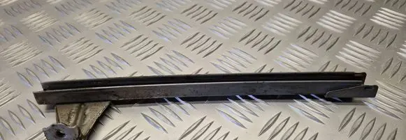 Toyota RAV 4 (XA20) Front door windshield rail 