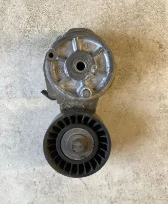 Jeep Cherokee III KJ Generator/alternator belt tensioner 4861277
