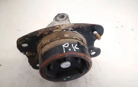 Chevrolet Captiva Engine mount bracket