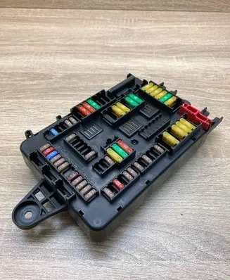 BMW 3 F30 F35 F31 Fuse module 9389070 938907001