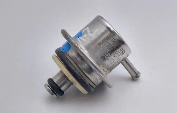 Renault Twingo I Fuel pressure regulator