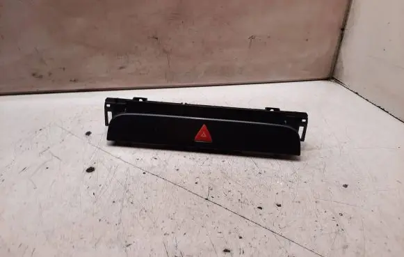 Volkswagen PASSAT B6 Hazard light switch 3C0857318C