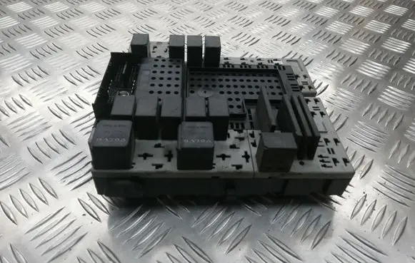 Volvo XC90 Fuse module 08696098 08679899