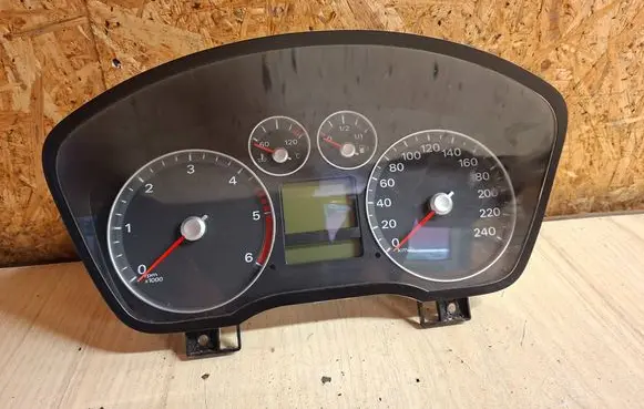 Ford Focus Speedometer (instrument cluster) 4M5T10849 1972E277