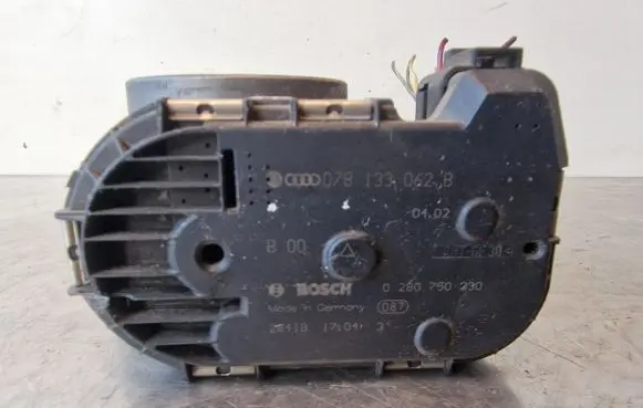 Audi A4 S4 B5 8D Throttle valve 078133062B