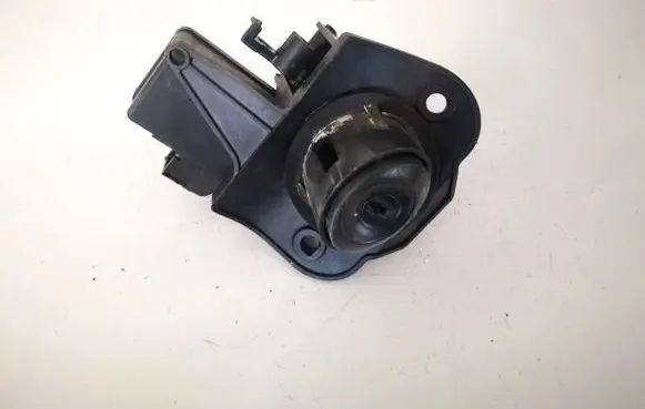 Citroen Saxo Front door lock (next to the handle) 