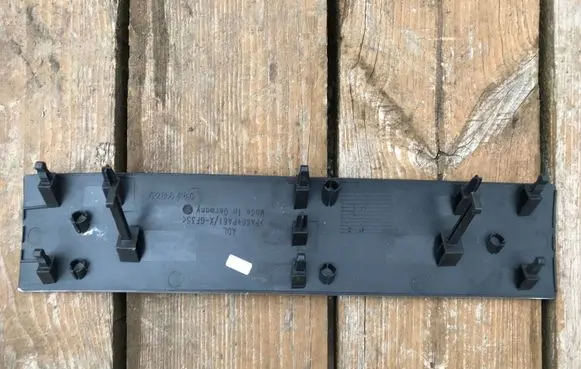 Volkswagen Touareg II Panel trim 7P2858418C