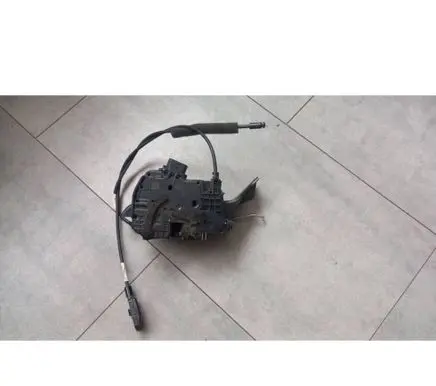 Renault Trafic III (X82) Front door lock 93457080 805032854R 40517241