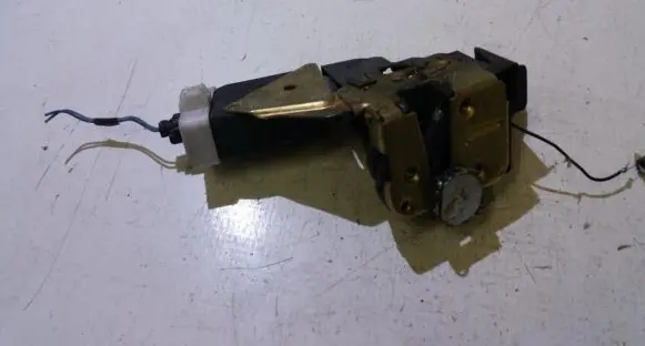 Mitsubishi Carisma Front door lock