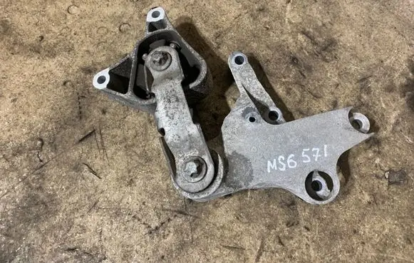 Mercedes-Benz B W246 W242 Engine mounting bracket A2462401309