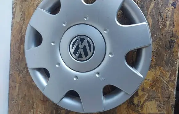 Volkswagen Touran I R16 wheel hub/cap/trim 1T0601147C