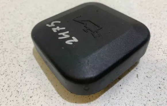 BMW 5 E39 Oil filler cap 11121747157