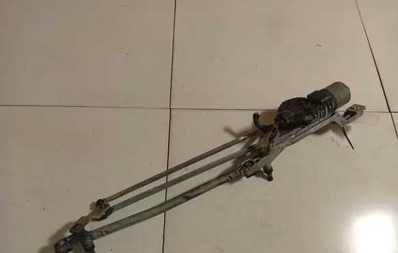 Ford Focus Front wiper linkage and motor