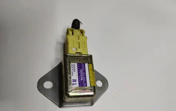 Toyota Land Cruiser (J120) Airbag deployment crash/impact sensor 8983360010 1879000471