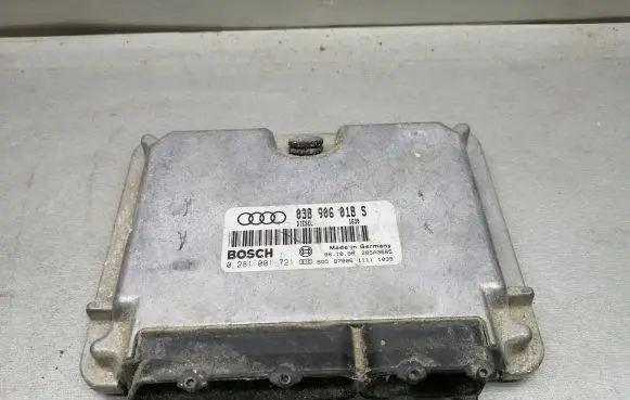 Audi A4 S4 B5 8D Engine control unit/module 038906018S 0281001721