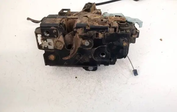 Skoda Octavia Mk2 (1Z) Rear door lock 7l0339016