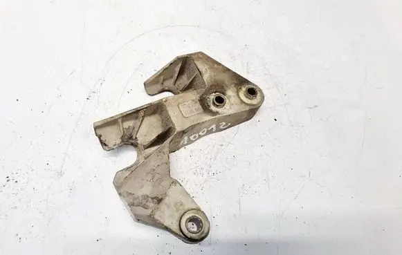 Peugeot 207 Engine mounting bracket