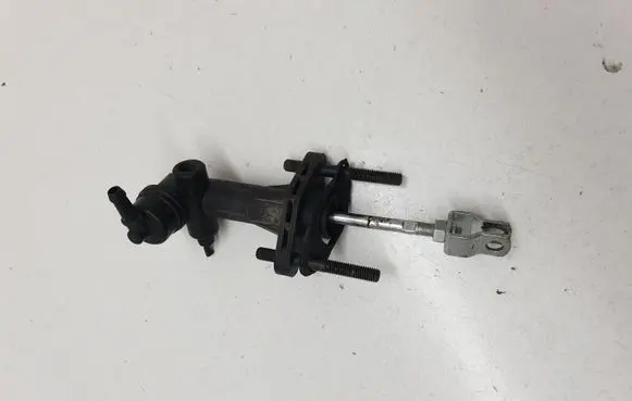 KIA Sorento Clutch master cylinder
