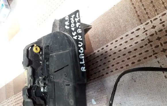 Renault Laguna I Front door lock