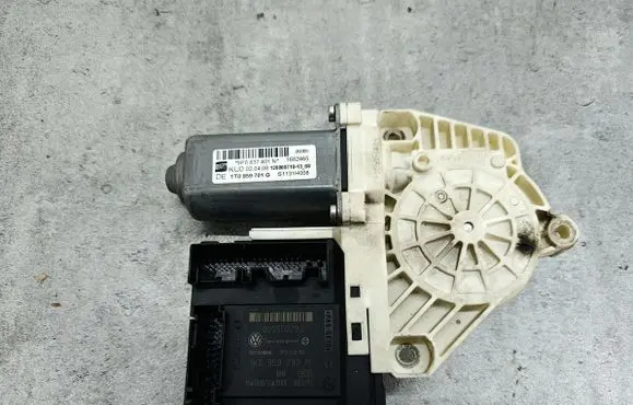 Seat Altea Front door window regulator motor