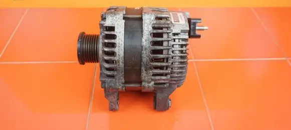 Opel Vivaro Generator/alternator 231006729R 20MB51