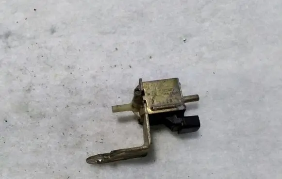 Audi A6 S6 C4 4A Turbo solenoid valve 437906283A