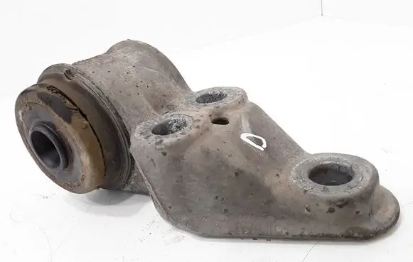 Volkswagen PASSAT B5.5 Rear axle beam mounts housing 8E0501522H