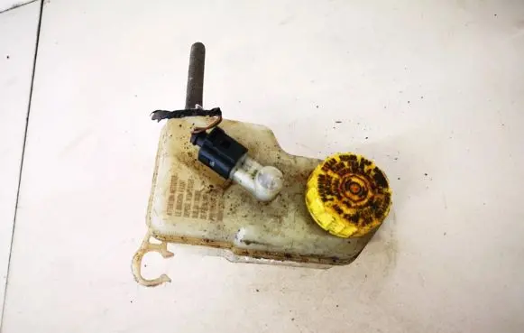 Brake fluid reservoir