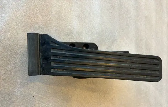 Mercedes-Benz E W212 Accelerator throttle pedal A2043000004 2043000004