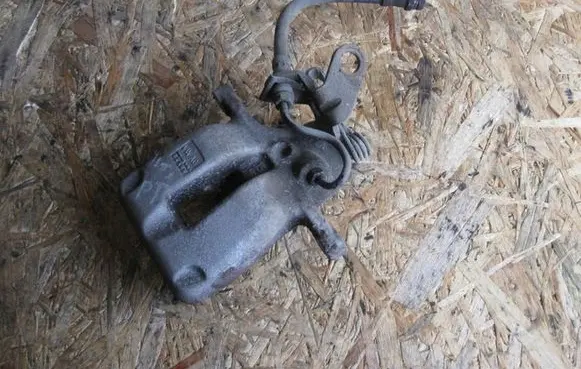 Volkswagen Jetta V Rear brake caliper