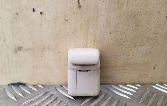 Sun visor clip/hook/bracket