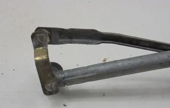 Volkswagen PASSAT B3 Front wiper linkage 357955215C