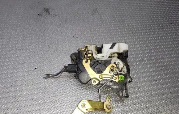 Mitsubishi Grandis Front door lock