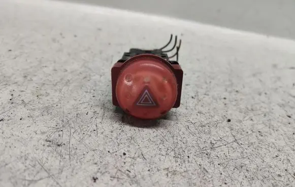 Nissan Almera Tino Hazard light switch