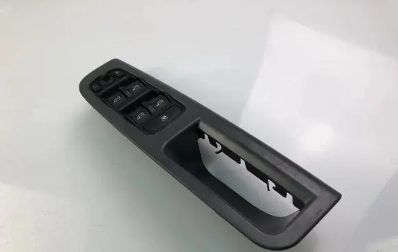 Volvo V50 Electric window control switch 8679473