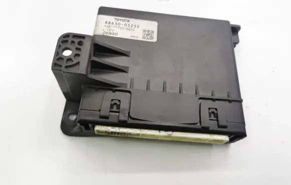 Toyota Avensis T270 Air conditioning/heating control unit 8865005252 MB1777008200