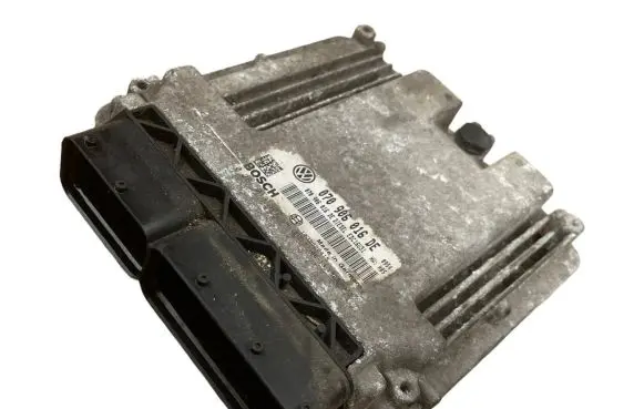 Volkswagen Touareg I Engine control unit/module 070906016DE 0281013302
