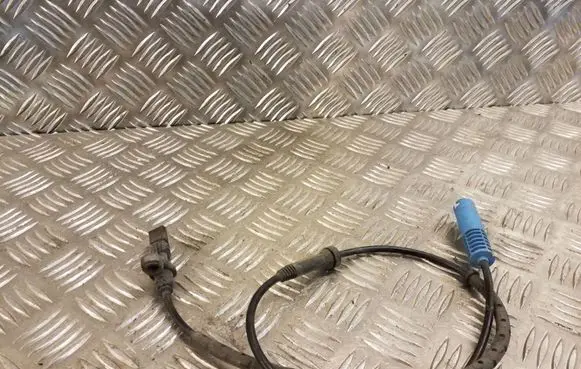 BMW 5 E39 ABS brake wheel speed sensor