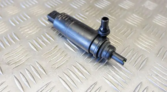 Volkswagen Tiguan Headlight washer pump 6R0955681
