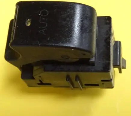 Toyota Corolla E110 Electric window control switch 84810022040