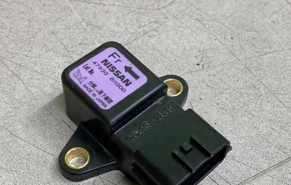 Nissan X-Trail T30 ESP acceleration yaw rate sensor 479308H300